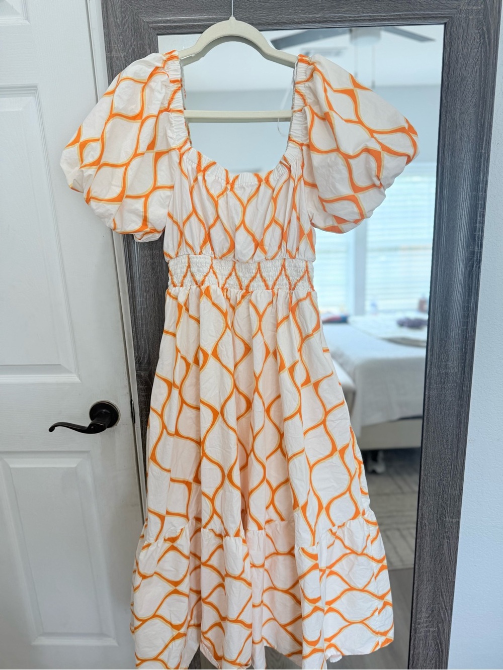 ❣️2/$45 Women’s White and Orange Puff-Sleeve